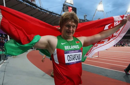 VĐV Olympic đầu tiên bị tước Huy chương vàng