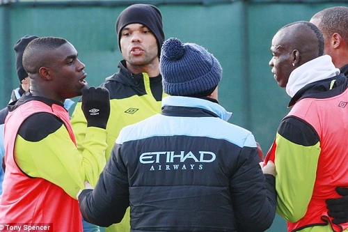 Balotelli lại ẩu đả với đồng đội