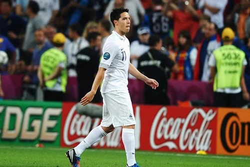 Thua trận, Nasri gây gổ với phóng viên