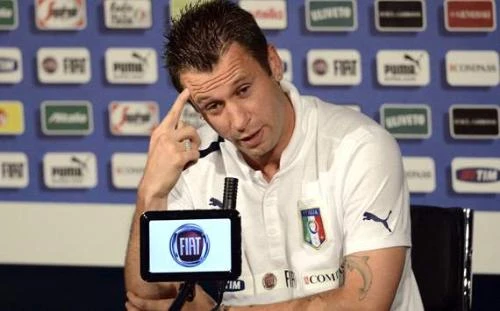 Cassano bị phạt tiền vì động chạm tới dân gay