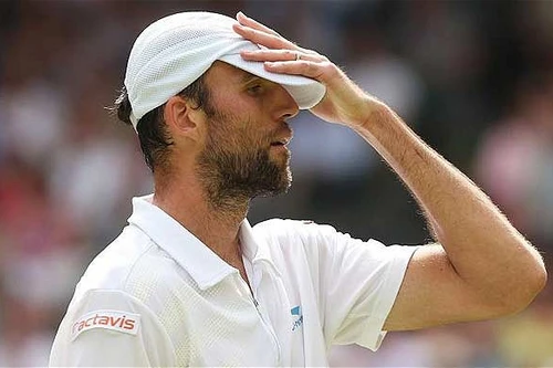 "Gã khổng lồ" của làng quần vợt bị viêm màng não