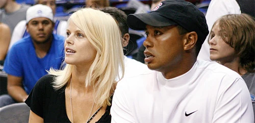Tiger Woods dùng nửa gia tài xin cưới lại vợ cũ