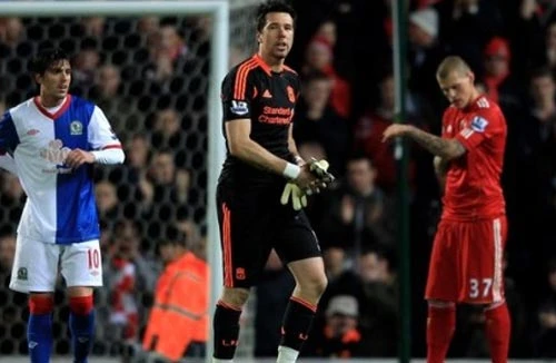 Liverpool suýt trả giá vì... thủ môn