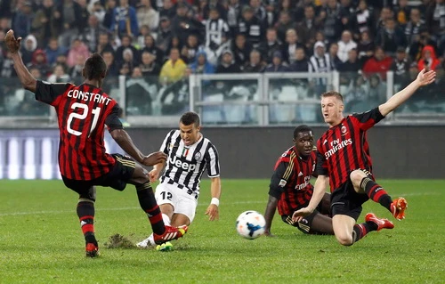 Dẫn bàn trước, Milan vẫn thất bại trước Juventus