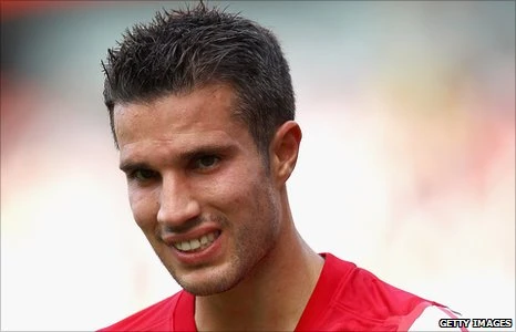 Van Persie nhận băng thủ quân Arsenal
