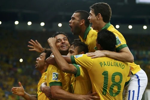 Đánh bại Tây Ban Nha, Brazil giành ngôi vương