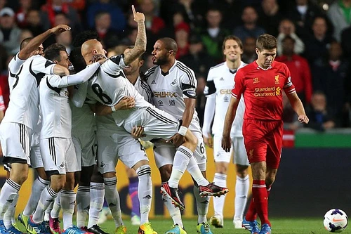 Liverpool đứt mạch thắng vì người cũ