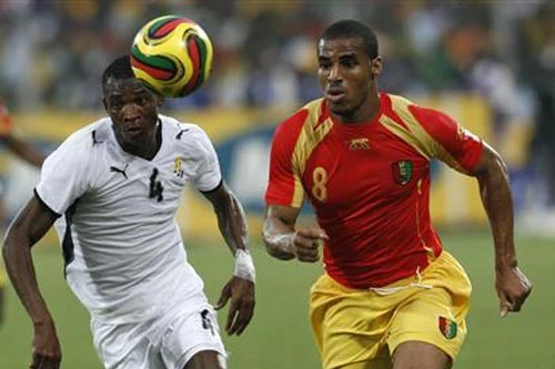 Cựu sao Ngoại hạng Anh hành hung vợ, đánh cả hàng xóm