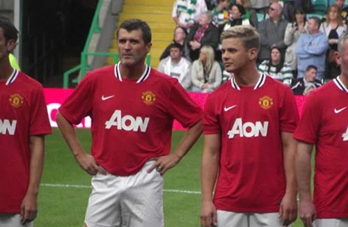 Roy Keane tái xuất trong màu áo MU