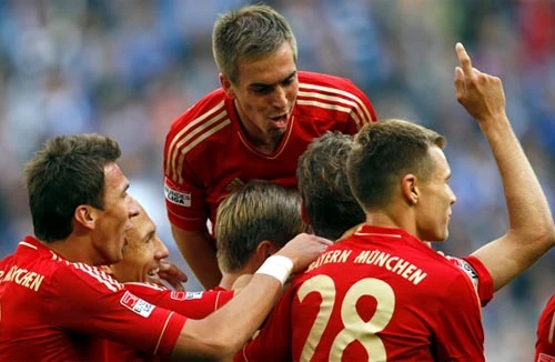 Bayern thẳng tiến, Dortmund ngã ngựa