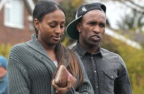 Defoe lừa dối bạn gái đi "ăn vụng"