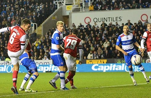 Trận đấu "điên rồ" ở Madejski 