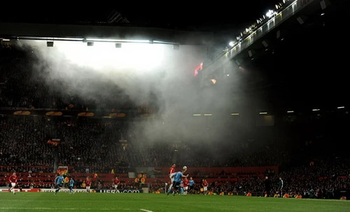 Một cựu cầu thủ đâm đơn kiện nhà thờ