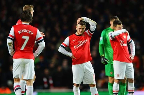 Cả Arsenal và MU đều rơi vào tình cảnh khó khăn