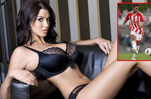 Sao Stoke City mê gái bỏ cả vợ con 