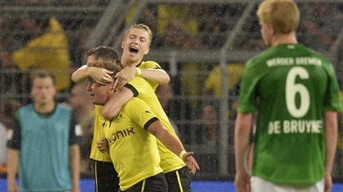 Dortmund khởi đầu thuận lợi, Lyon bị cầm hòa