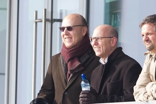 CĐV M.U ngăn chặn thành công nhà Glazer bán Old Trafford