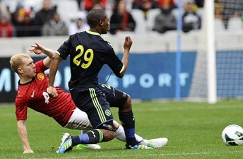 MU thoát thua nhờ "bản hợp đồng hớ" Bebe