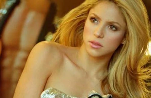 Bồ Pique được đề nghị chụp ảnh nude