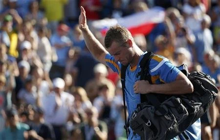 Leyton Hewitt ngẩng cao đầu rời giải
