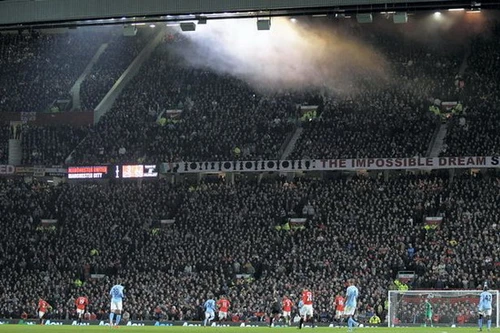 Manchester United gian dối về lượng cổ động viên