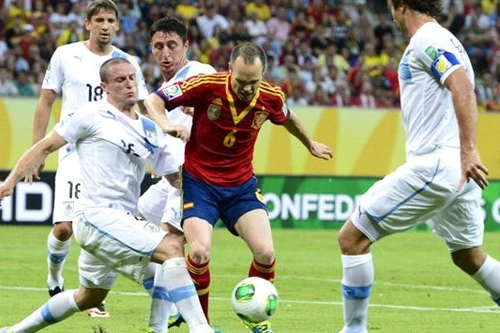 Đội tuyển Tây Ban Nha thể hiện sức mạnh