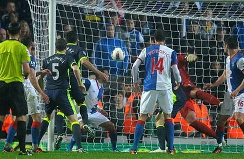 Wigan cán đích an toàn