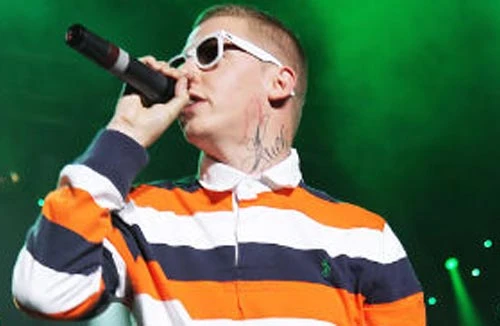 Chuyển scandal ngoại tình của Terry và Rooney thành bài hát