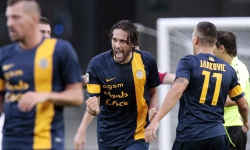 Milan thất bại trước tân binh Verona