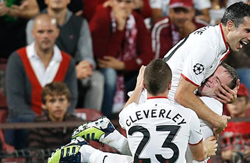 Bayern thua sốc, Barca và MU thắng nhọc