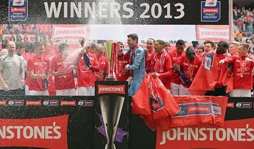 Nghi án 7 cầu thủ Anh hiếp dâm tập thể