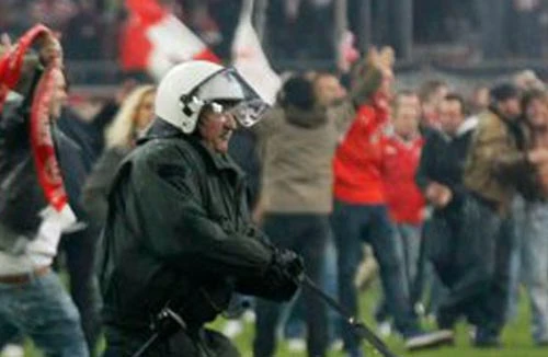 Đức nâng án phạt dành cho các hooligan