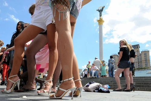 Gái mại dâm "ế ẩm" mùa Euro