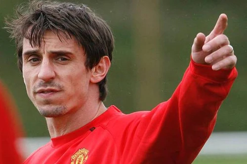 Gary Neville bị BLĐ MU "lật lọng"