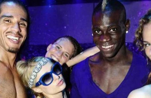 Balotelli bay đêm với Hilton