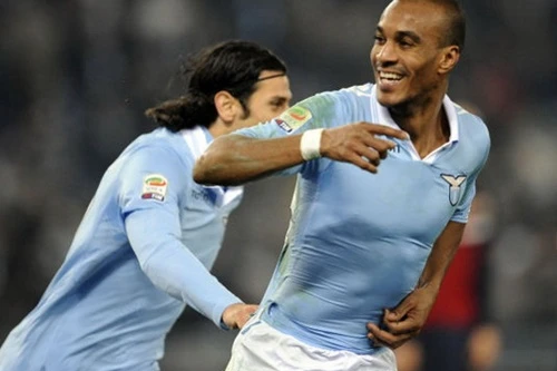 Thắng Cagliari, Lazio lên nhì bảng Serie A