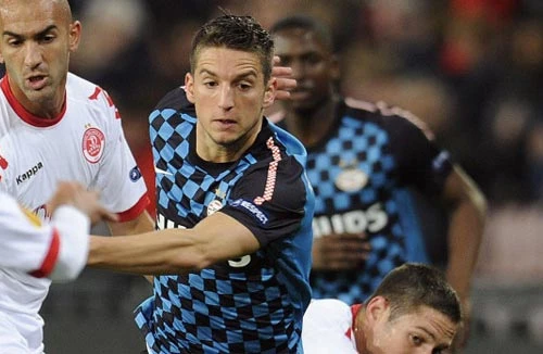 Những tấm vé đầu tiên