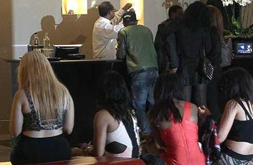 Sốc với đêm thác loạn của Hamilton 