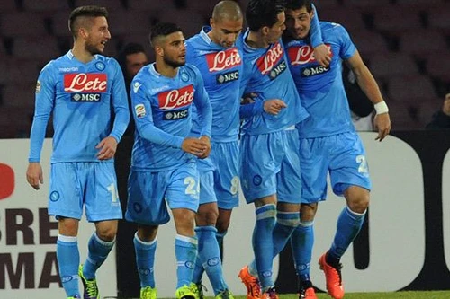 Napoli vùng lên mạnh mẽ