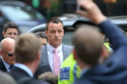 Phân biệt chủng tộc: John Terry bị phạt nặng