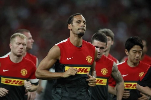 Rio Ferdinand chấn thương, M.U khủng hoảng hàng thủ