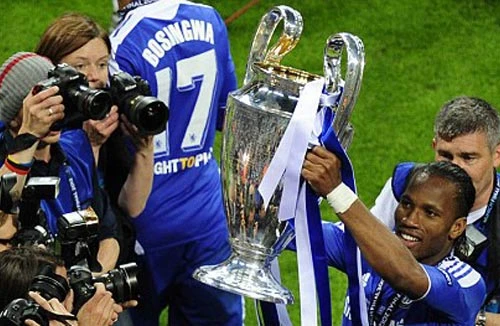 Cúp Champions League của Chelsea bị hư hỏng 