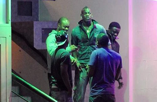 Balotelli mò đến hộp đêm thoát y