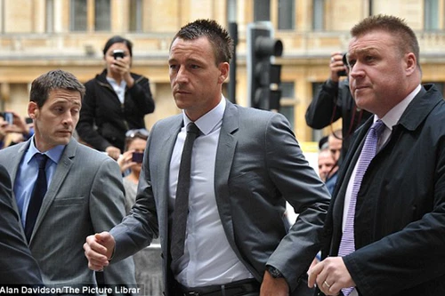 Vụ phân biệt chủng tộc với Ferdinand: Terry trắng án!