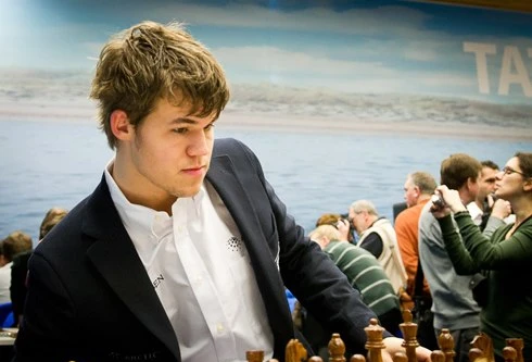 Kỳ thủ 22 tuổi phá kỷ lục của 'vua cờ' Kasparov