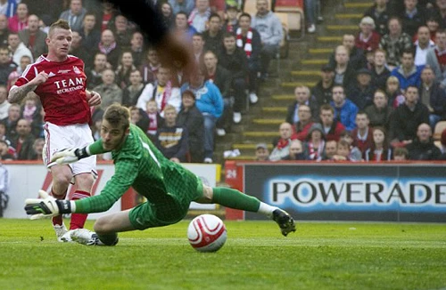 Aberdeen 2-1 MU: Ngày trở lại buồn của Fletcher 