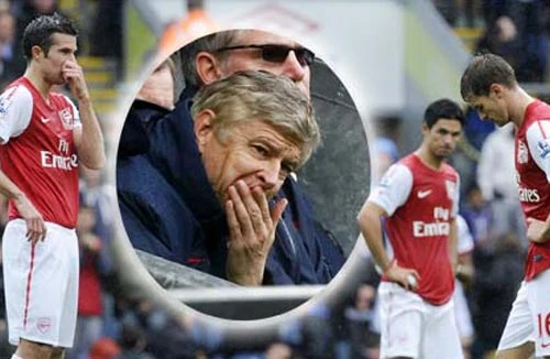 Arsenal tự "bắn vào chân mình"