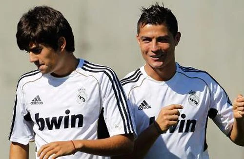 Cậu cả nhà Zidane tiếp bước cha