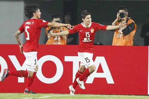 Một cầu thủ vô danh hưởng lương cao hơn Messi và Ronaldo 