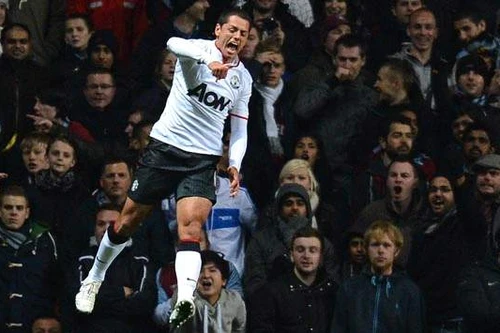 Chicharito xuất sắc cứu MU